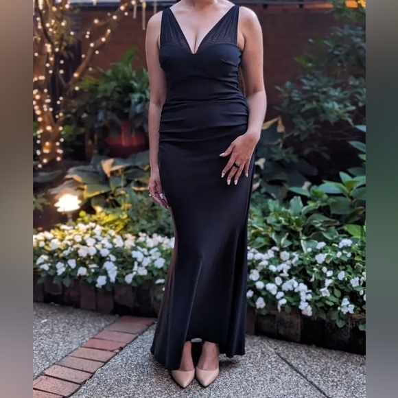 La Petite Robe di Chiara Boni
Black Lace Illusion Gown size 48R or size 12 - Picture 6 of 15